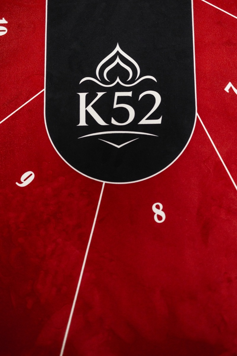 Стол с логотипом K52